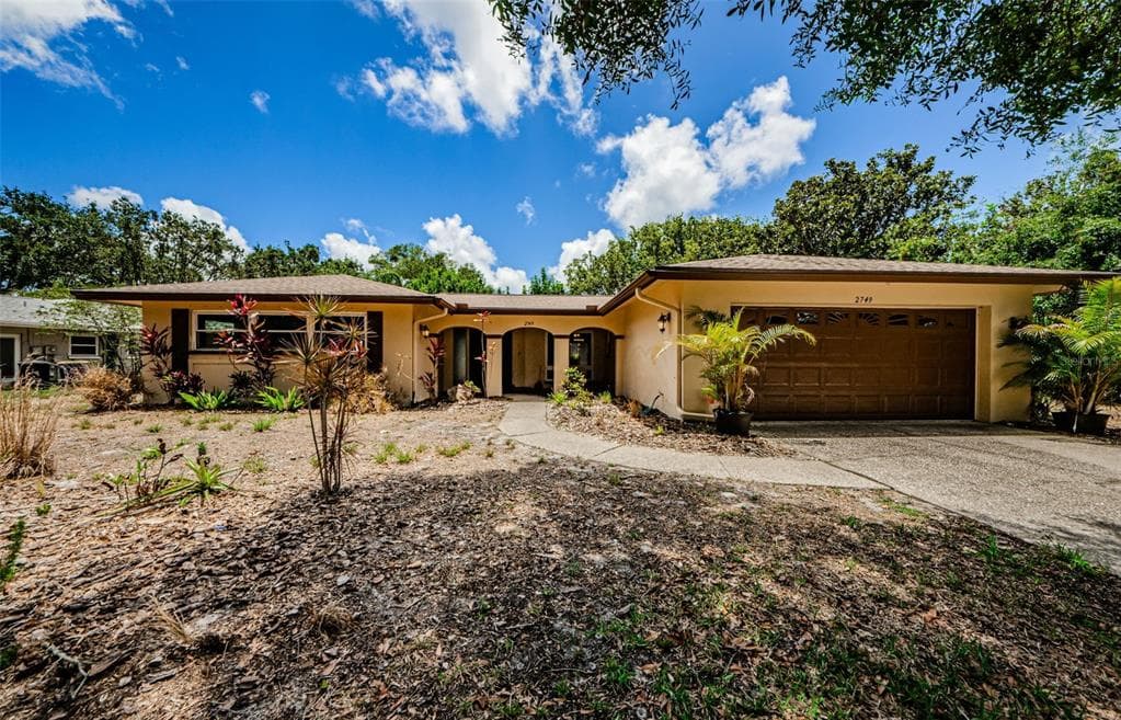 2749 SEA PINES CIRCLE E CLEARWATER, FL 33761