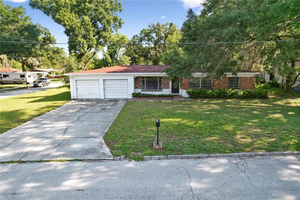 2002 E JEAN STREET TAMPA, FL 33610