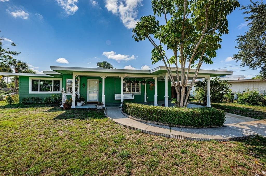 2427 W BAYWOOD DRIVE W DUNEDIN, FL 34698