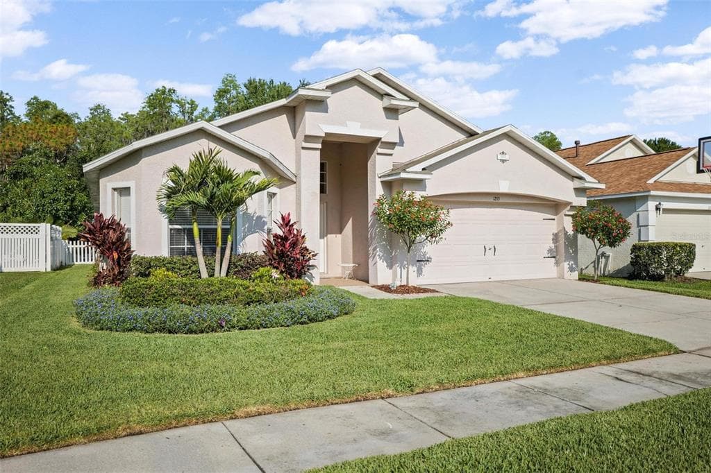 1213 KATAHDIN COURT WESLEY CHAPEL, FL 33543