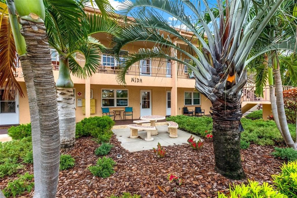 535 68TH AVENUE UNIT 3 ST PETE BEACH, FL 33706