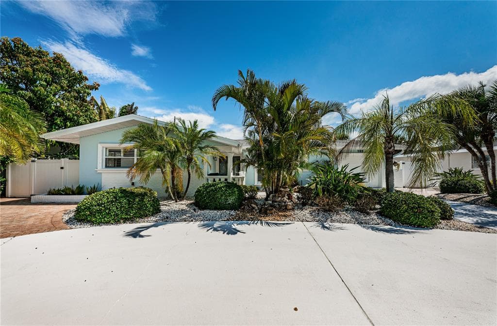 103 24TH STREET BELLEAIR BEACH, FL 33786