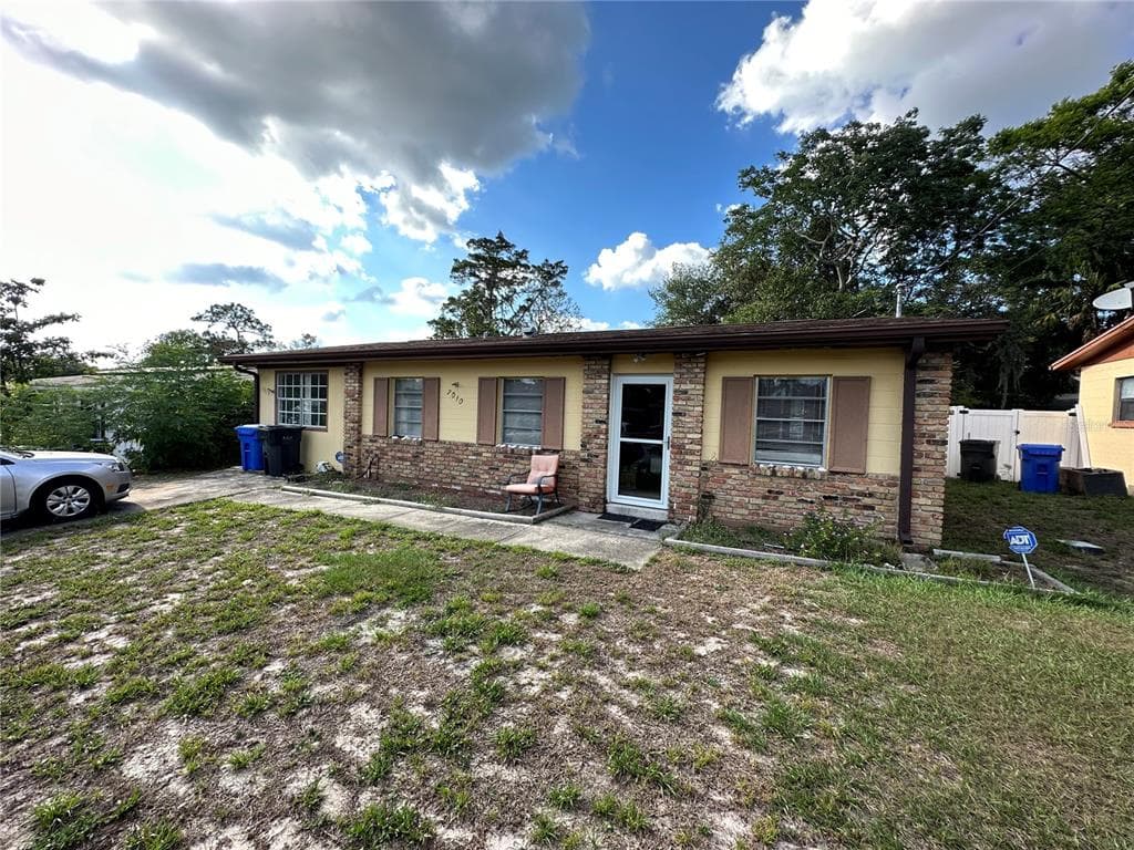 7010 CONIFER DRIVE TAMPA, FL 33637