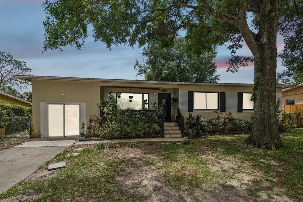 2120 W ELM STREET TAMPA, FL 33604