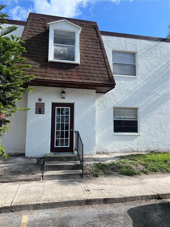 9126 TUDOR DRIVE UNIT M104 TAMPA, FL 33615