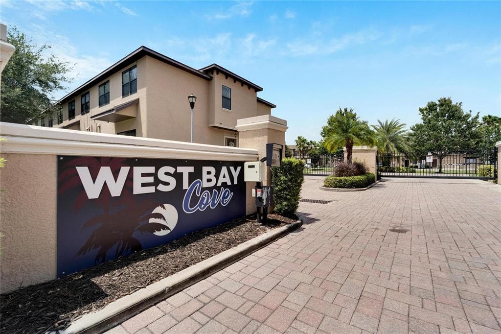 10263 VILLA PALAZZO COURT