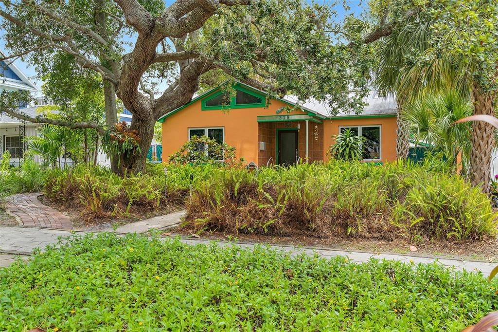 225 17TH AVENUE SE ST PETERSBURG, FL 33701