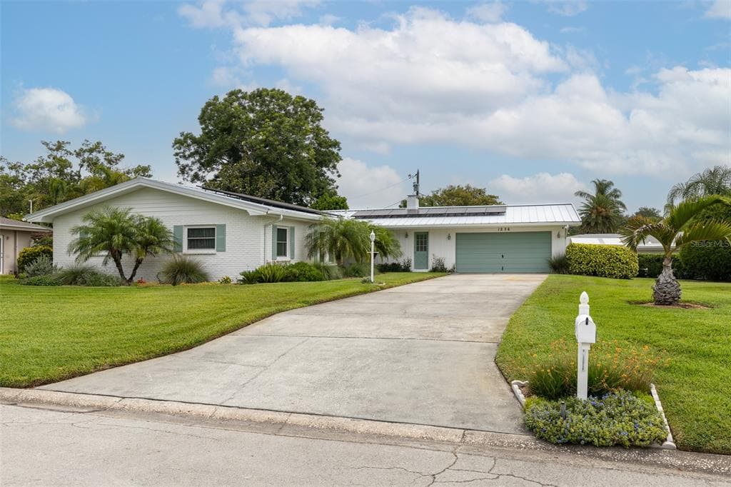 1256 TAYLOR AVENUE DUNEDIN, FL 34698