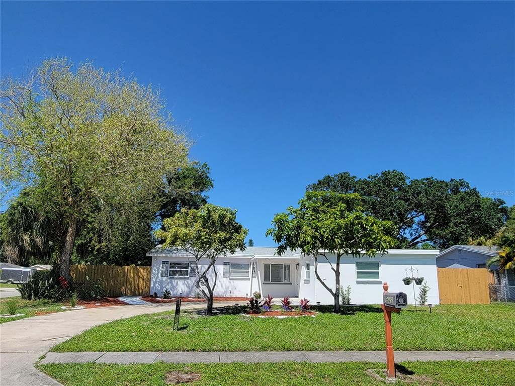 5622 63RD WAY N UNIT A ST PETERSBURG, FL 33709