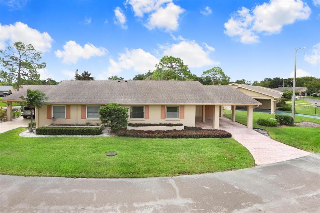 404 GLADSTONE PLACE SUN CITY CENTER, FL 33573