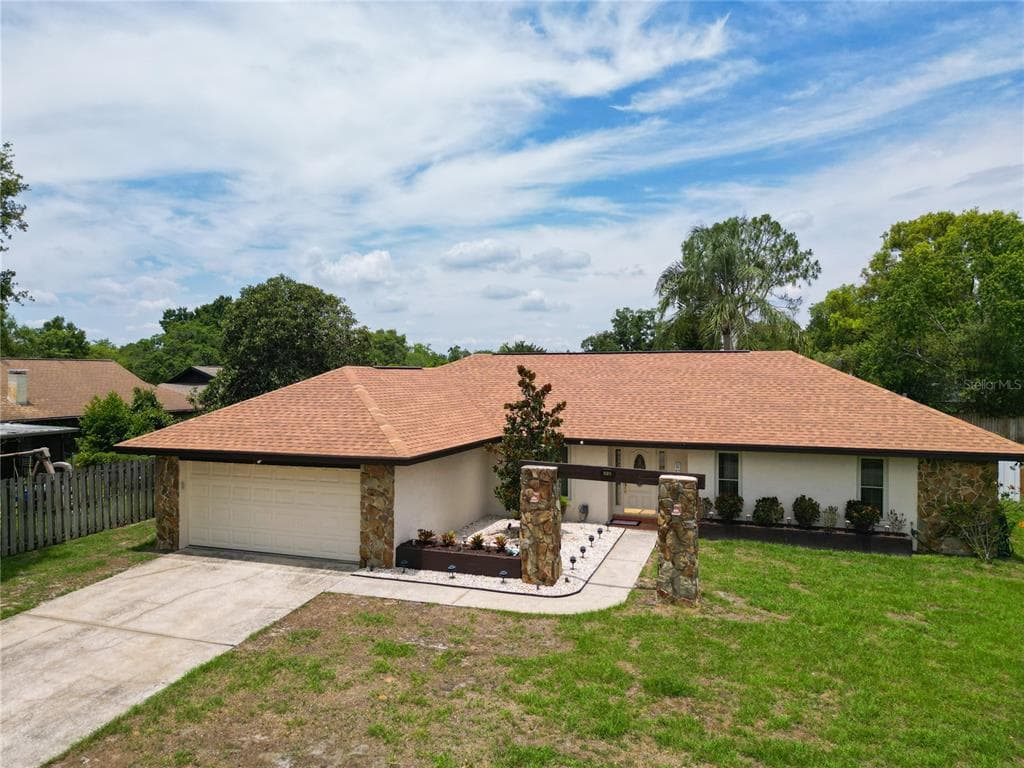 935 HILLRISE DRIVE BRANDON, FL 33510