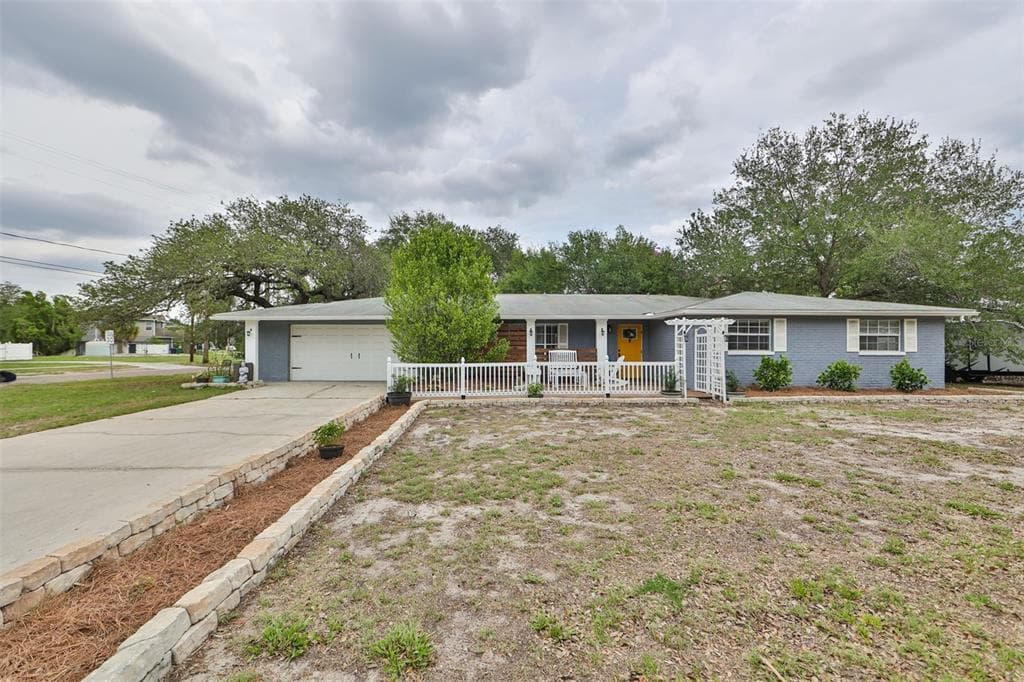 6302 S SELBOURNE AVENUE TAMPA, FL 33611