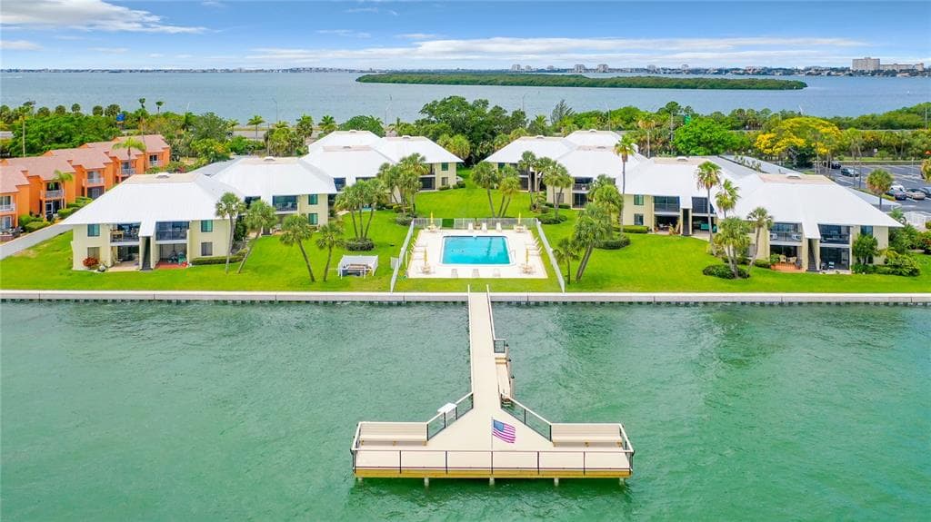 7300 SUNSHINE SKYWAY LANE S UNIT 201 ST PETERSBURG, FL 33711