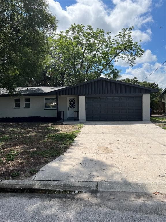 6912 SPENCER CIRCLE TAMPA, FL 33610