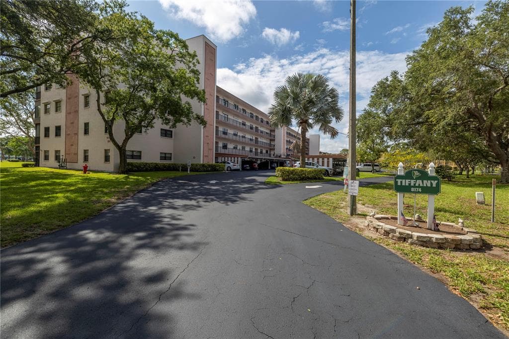 8174 TERRACE GARDEN DRIVE N UNIT 403 ST PETERSBURG, FL 33709