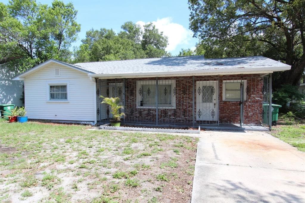 117 W COMANCHE AVENUE