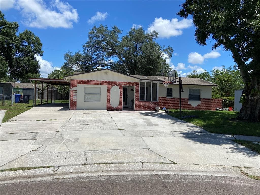 7204 PAPAYA COURT TAMPA, FL 33619