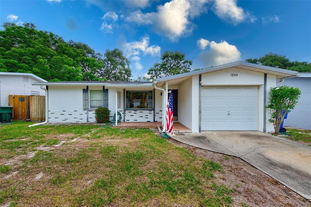 1254 8TH AVENUE NE LARGO, FL 33770