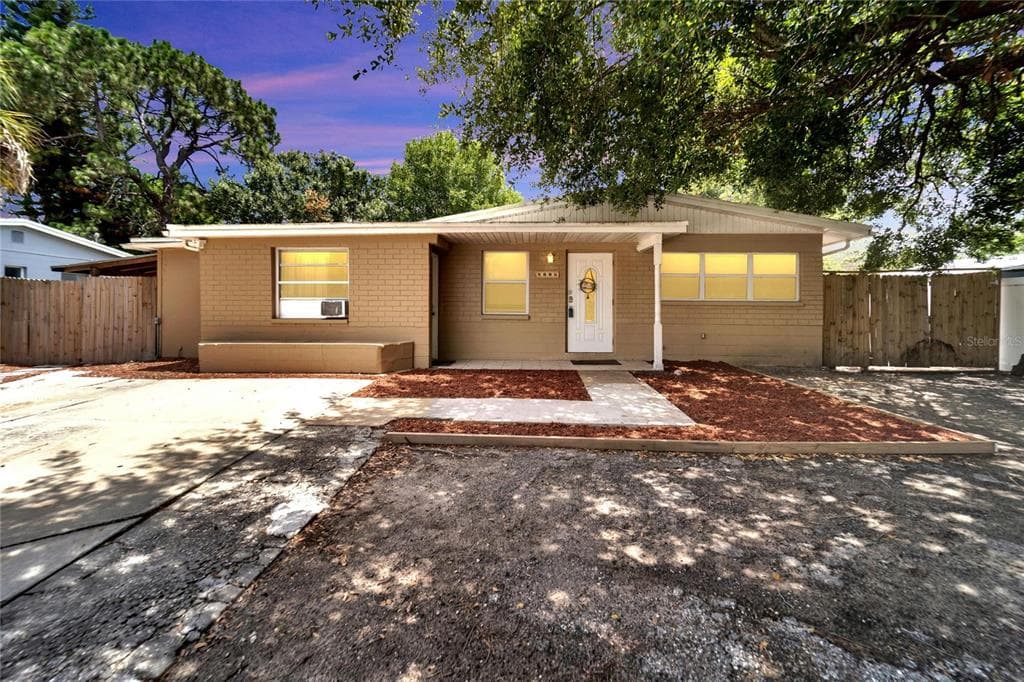 8006 WINSTON LANE