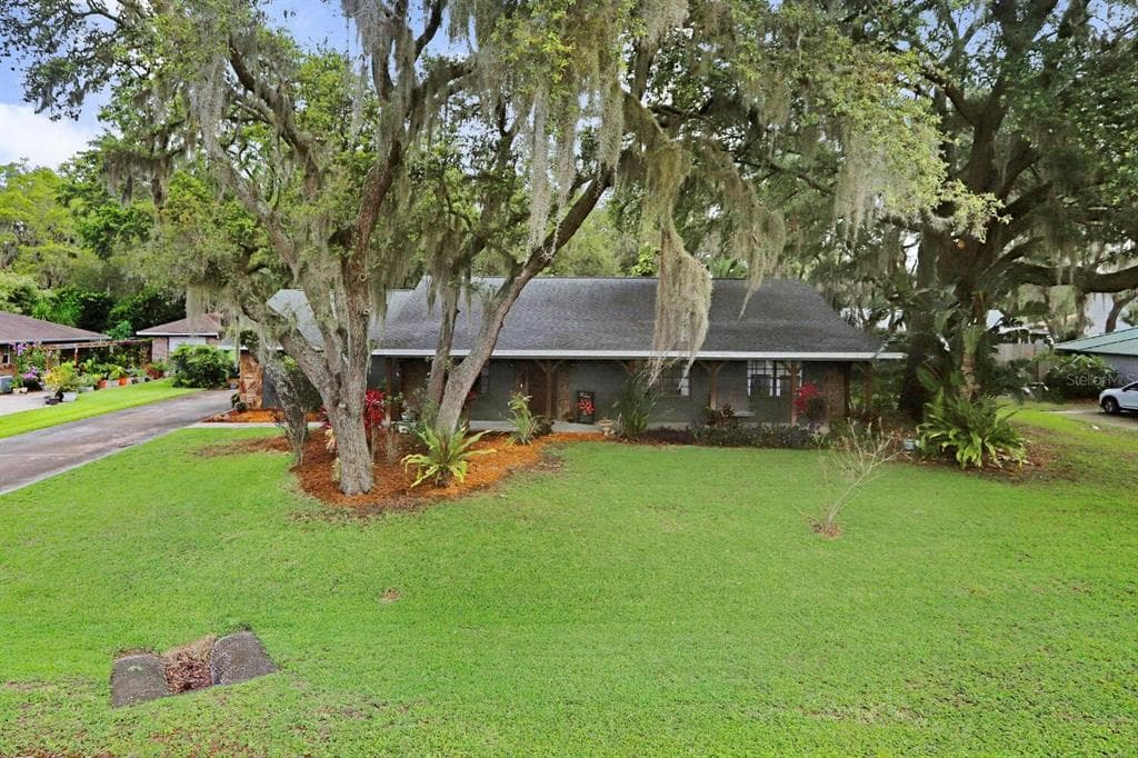 1314 HAMMOCK SHADE DRIVE LAKELAND, FL 33809
