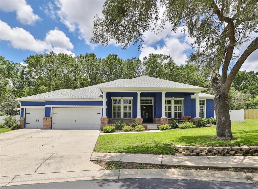 515 CROWNED EAGLE COURT VALRICO, FL 33594