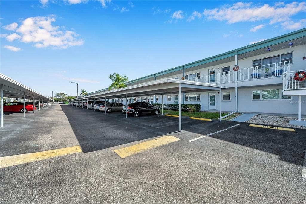 5286 81ST STREET N UNIT 10 ST PETERSBURG, FL 33709