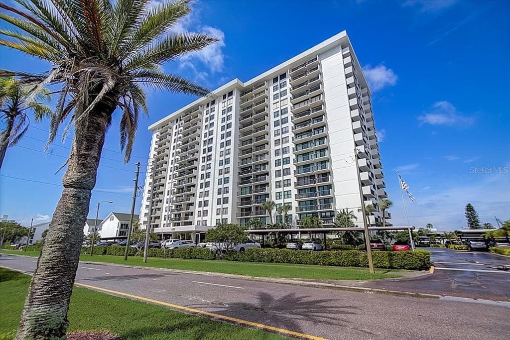 400 ISLAND WAY UNIT 706 CLEARWATER, FL 33767