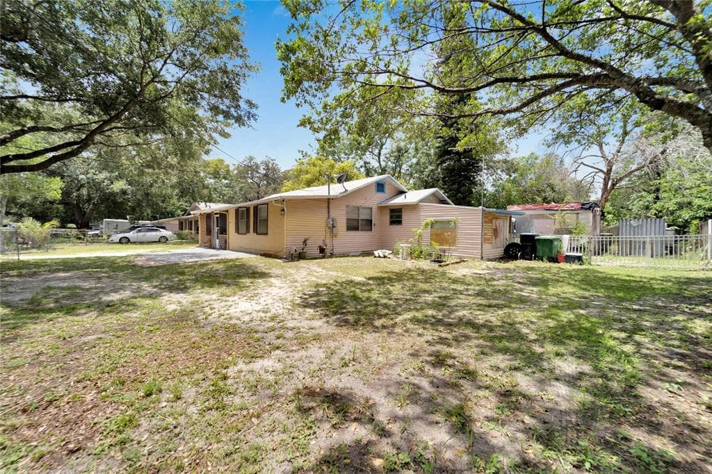 8414 N ORANGEVIEW AVENUE TAMPA, FL 33617