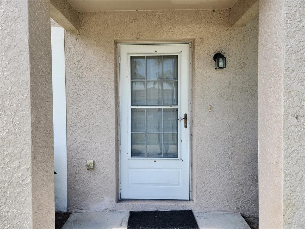 739 KENSINGTON LAKE CIRCLE BRANDON, FL 33511