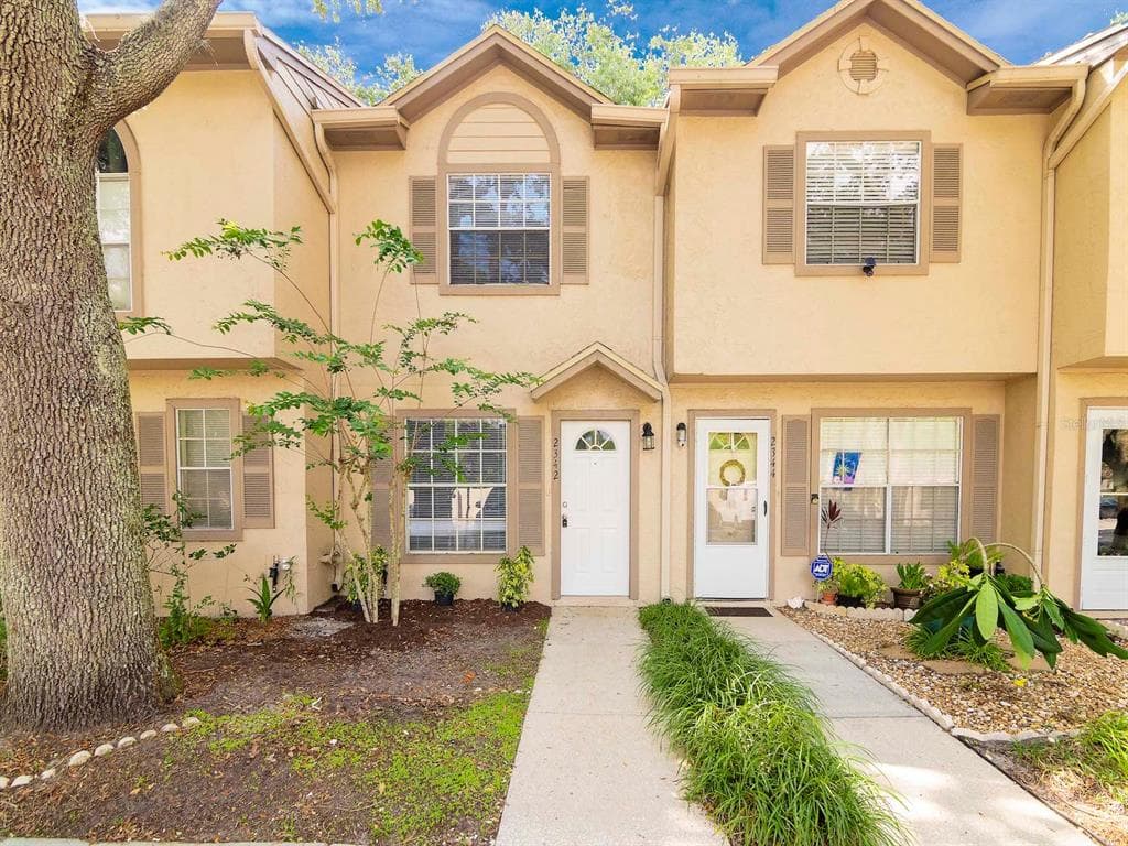 2342 FLETCHERS POINT CIRCLE TAMPA, FL 33613