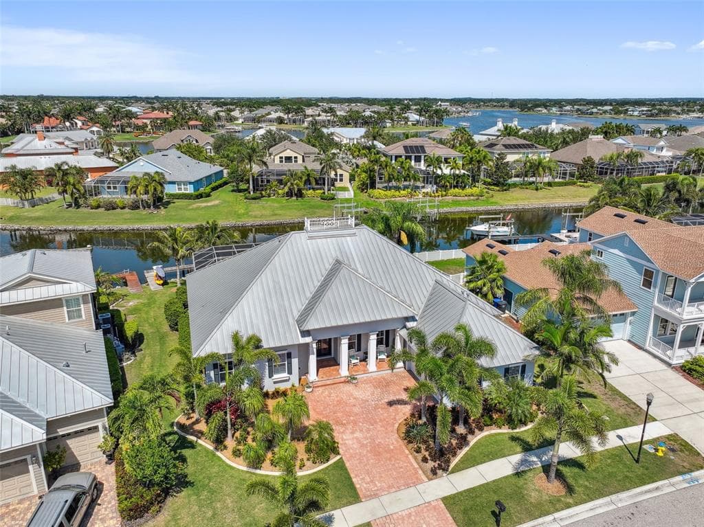 633 MANNS HARBOR DRIVE APOLLO BEACH, FL 33572