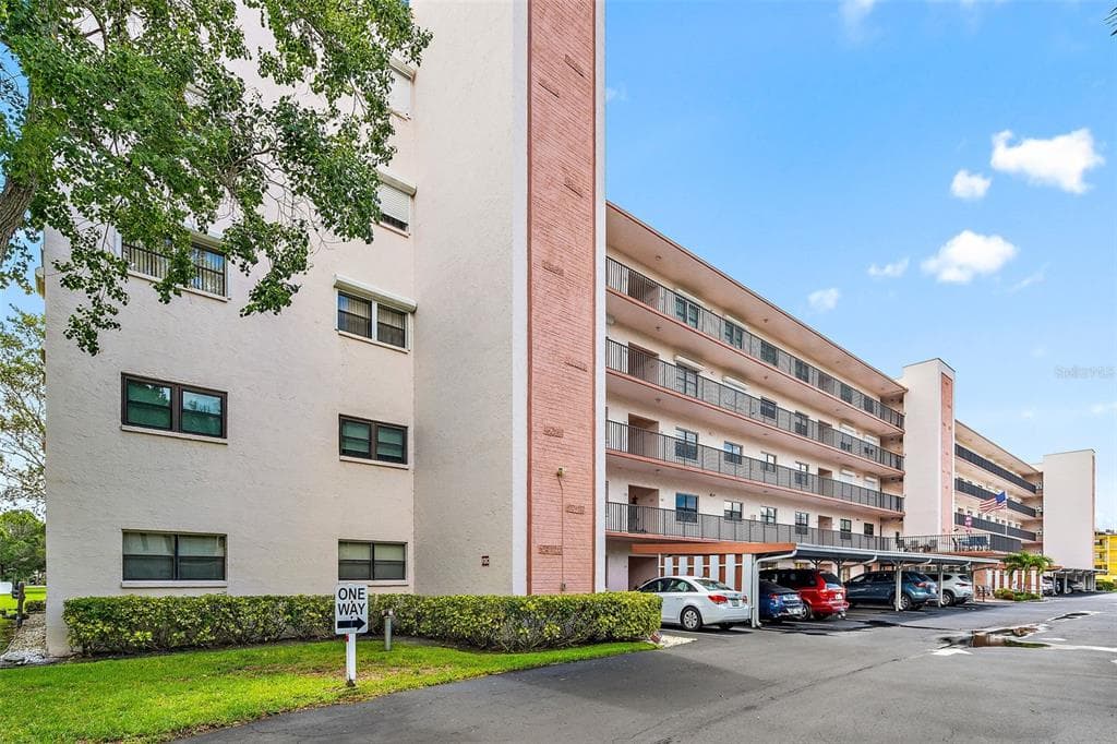 8174 TERRACE GARDEN DRIVE N UNIT 205 ST PETERSBURG, FL 33709