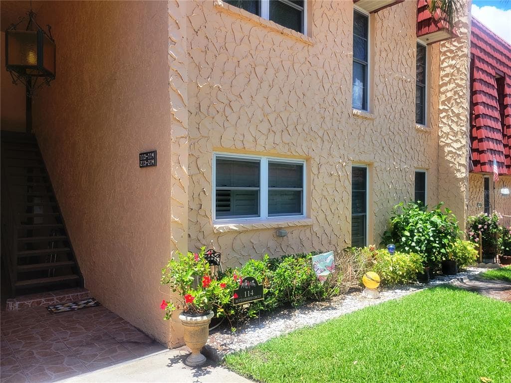 114 BUTTONWOOD CIRCLE UNIT 114 SEMINOLE, FL 33777