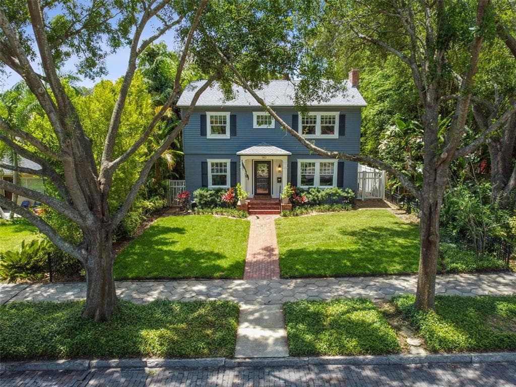 140 25TH AVENUE N ST PETERSBURG, FL 33704