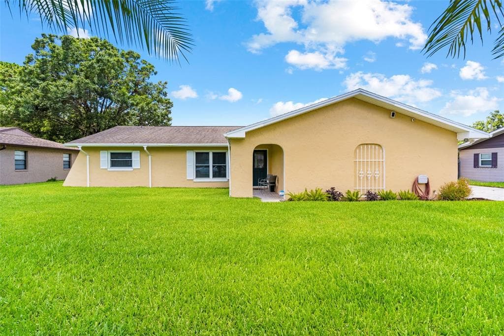 1424 LESLIE DRIVE LAKELAND, FL 33801