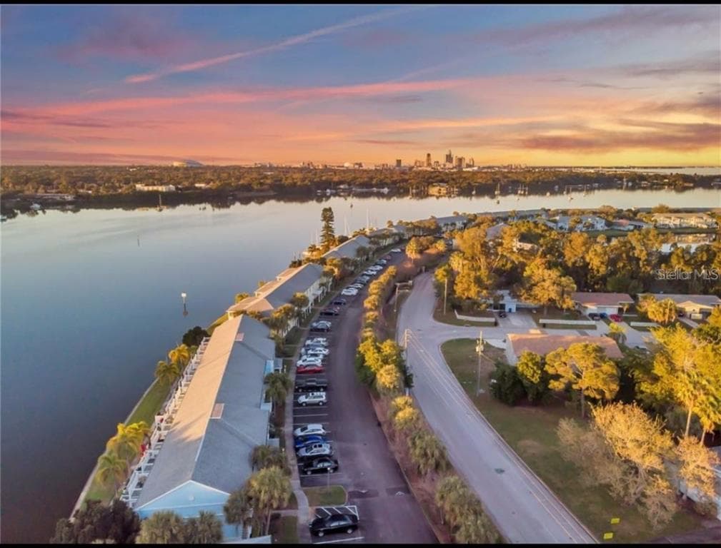 184 POMPANO DRIVE SE UNIT D ST PETERSBURG, FL 33705