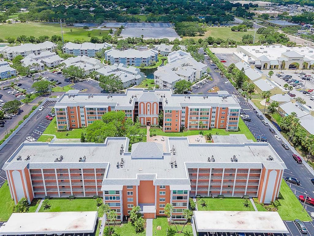 6800 20TH AVENUE N UNIT 208 ST PETERSBURG, FL 33710