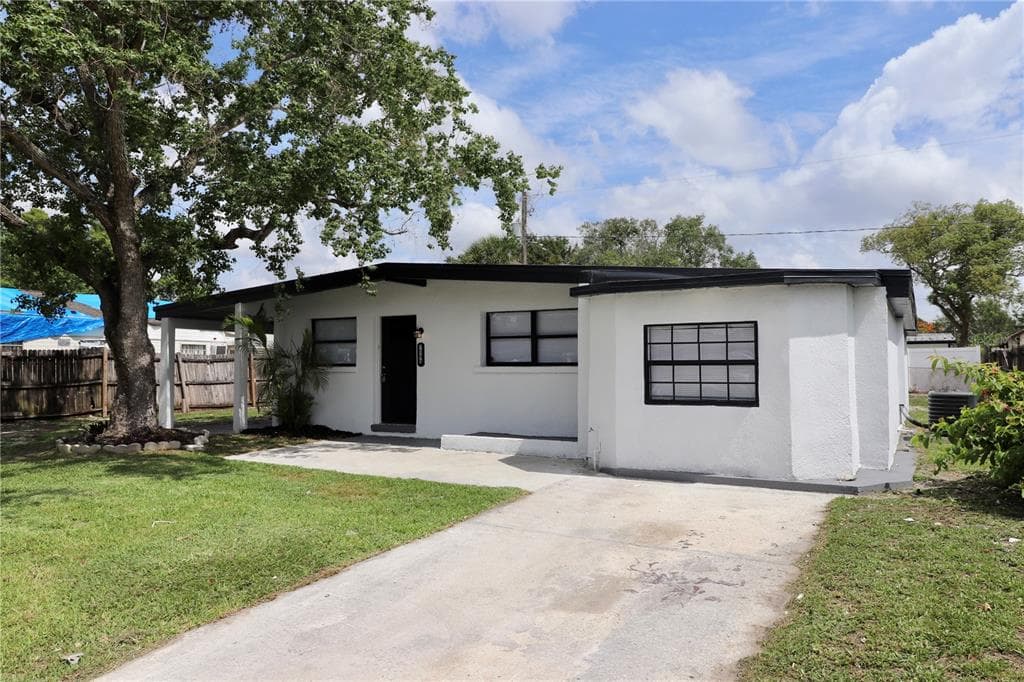 7504 PARADISE PLACE TAMPA, FL 33619