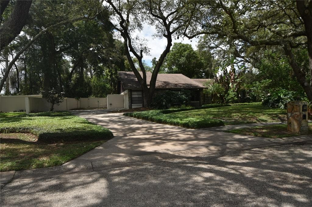 15937 NOTTINGHILL DRIVE LUTZ, FL 33548