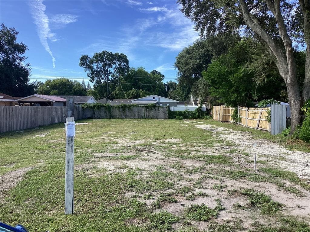 2122 W HENRY AVENUE TAMPA, FL 33603