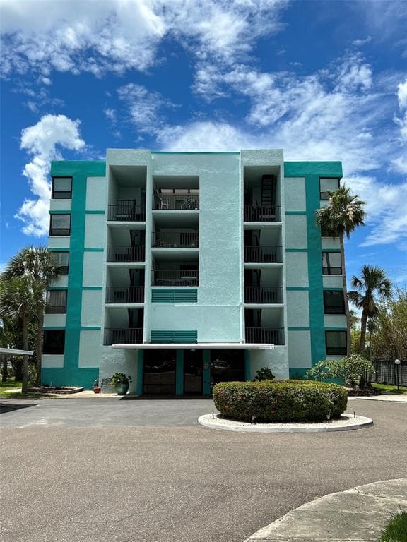 1848 SHORE DRIVE S UNIT 101 SOUTH PASADENA, FL 33707