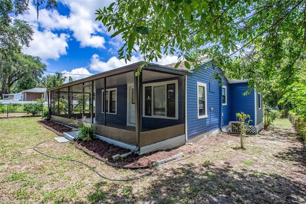 5225 LIME AVENUE SEFFNER, FL 33584