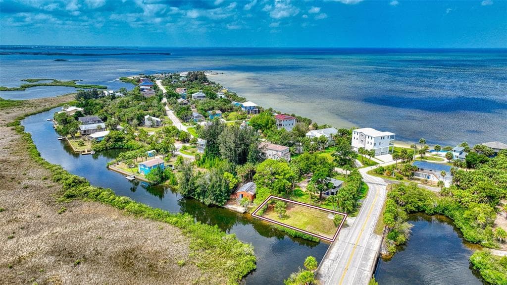 10541 PINE ISLAND DRIVE WEEKI WACHEE, FL 34607