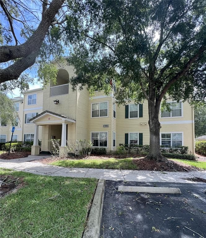 18143 BRIDLE BIT LANE UNIT 18143 TAMPA, FL 33647