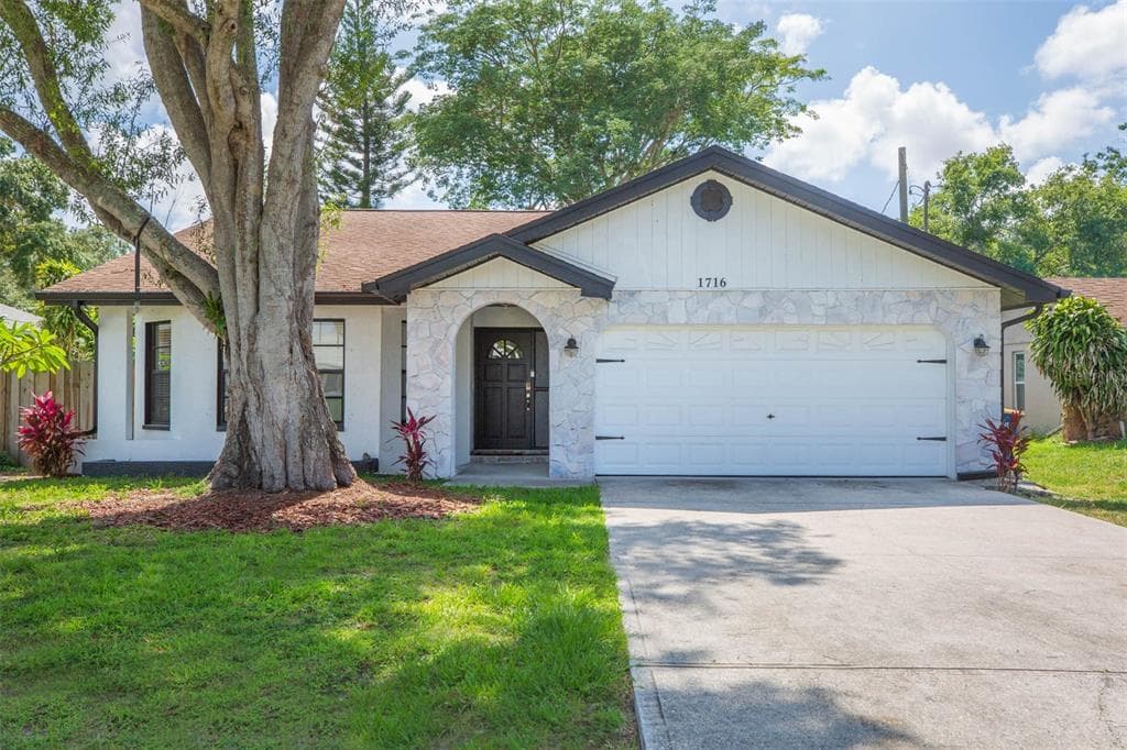 1716 LUCAS DRIVE