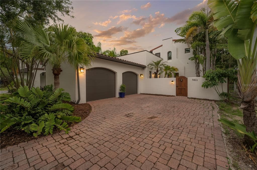 5811 INTERBAY BOULEVARD TAMPA, FL 33611