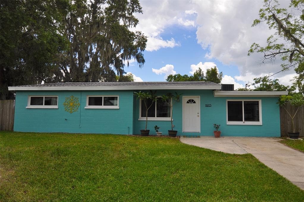 1905 E CAROL DRIVE PLANT CITY, FL 33563