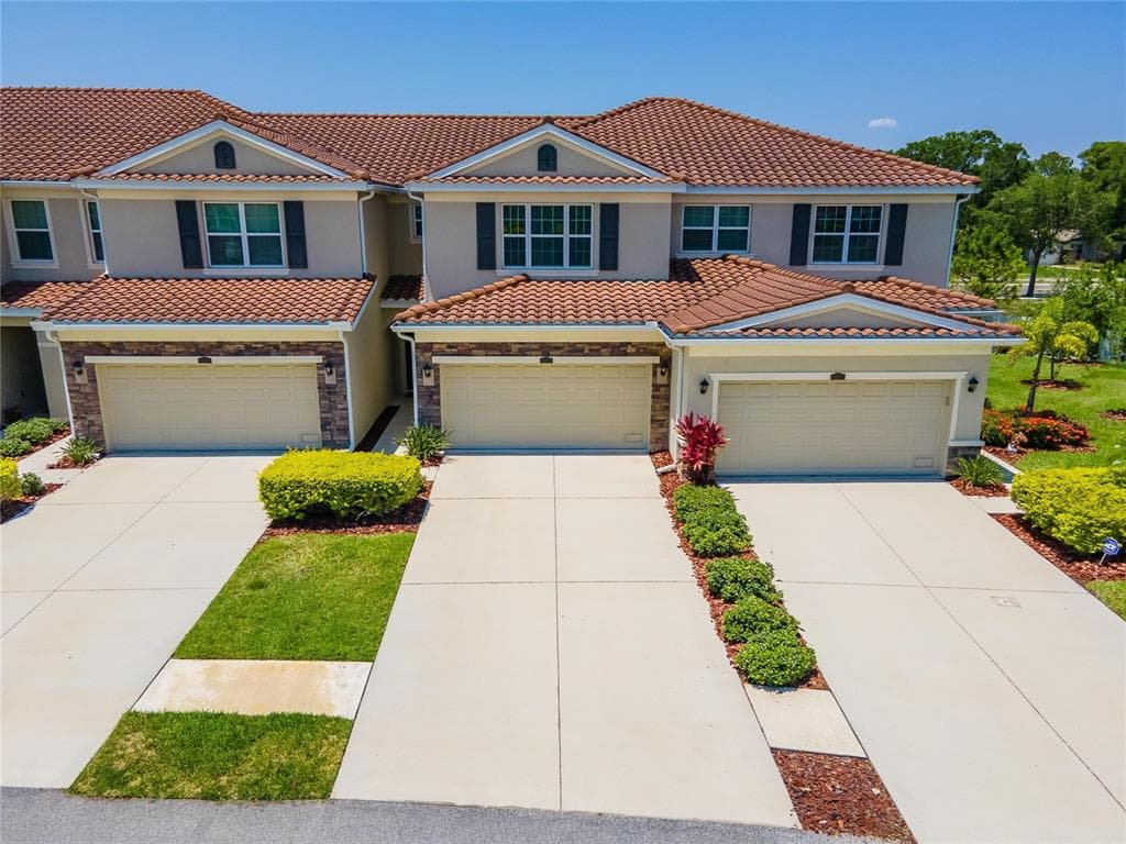 587 53RD AVENUE N ST PETERSBURG, FL 33703
