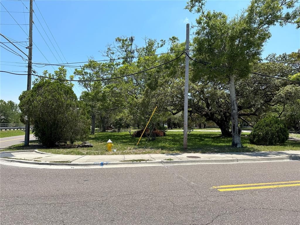 1202 GOODEN CROSSING SEMINOLE, FL 33778