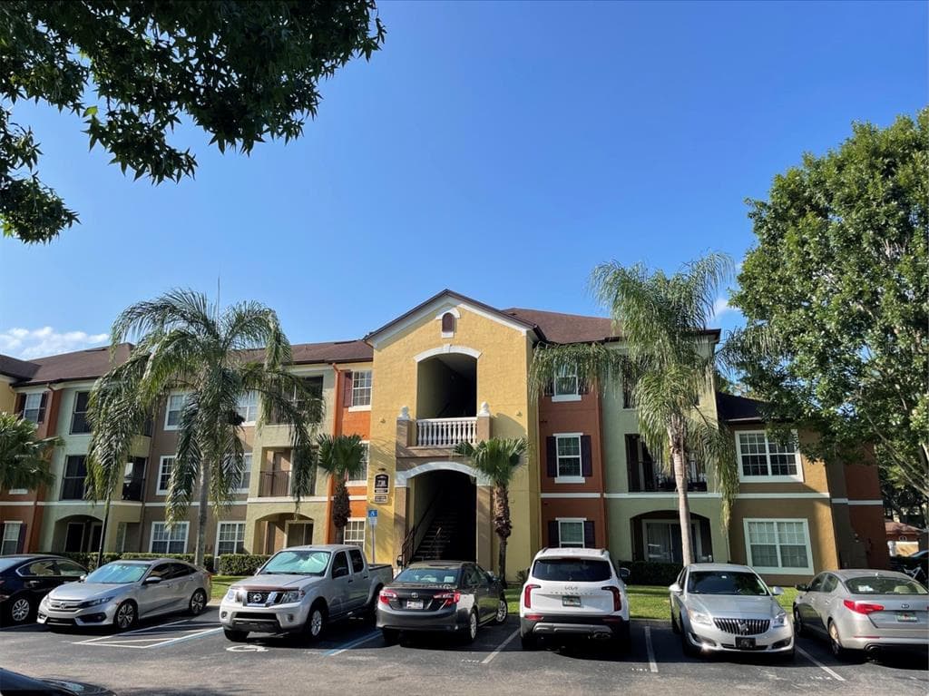738 CREST PINES DR UNIT 727 ORLANDO, FL 32828